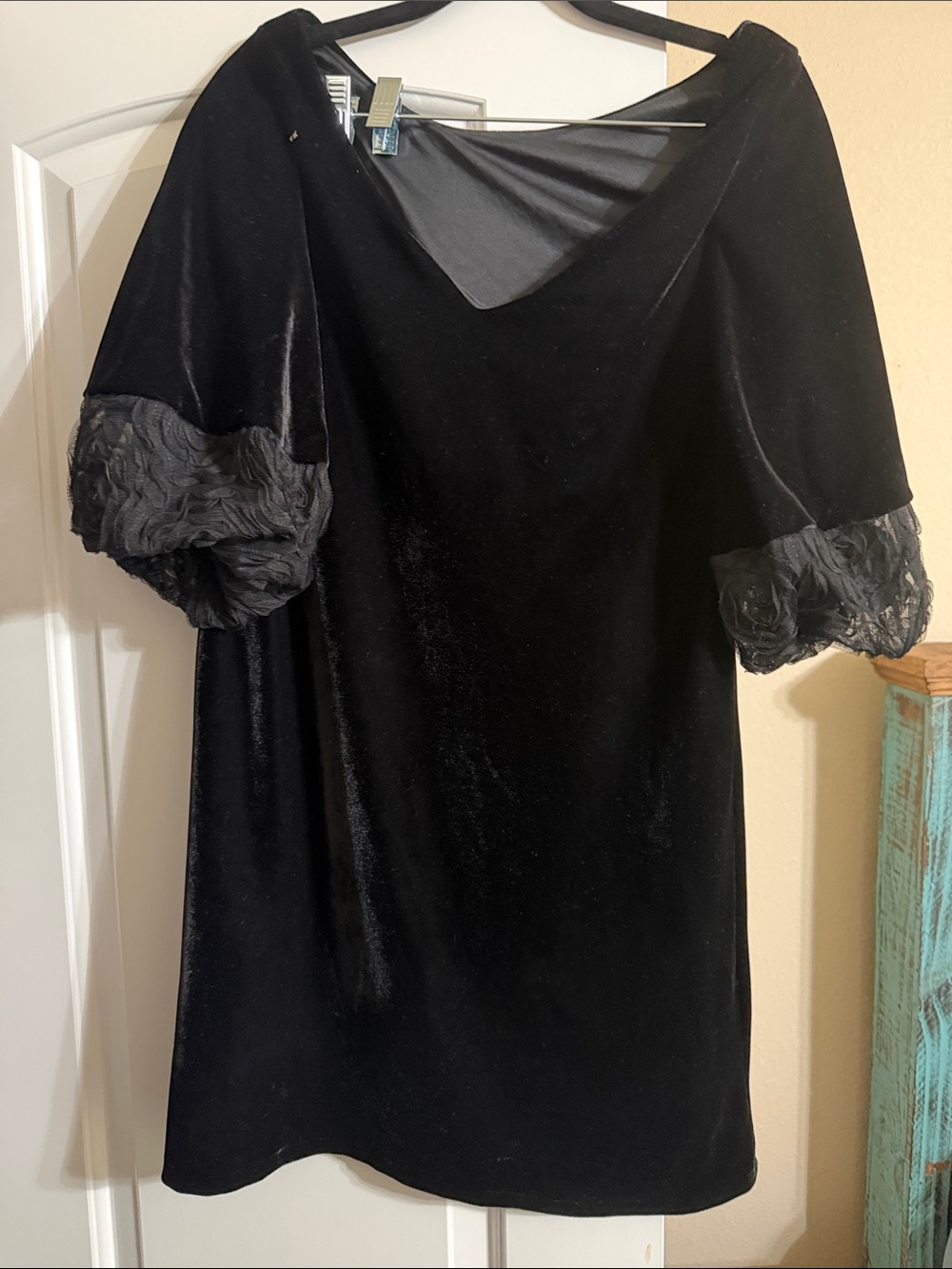 Black Velvet V-Neck Puff Sleeve Tunic Top